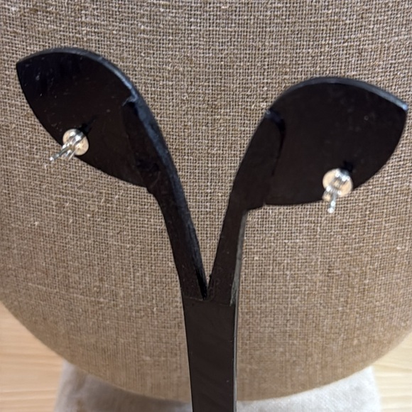 Elegant Pearl Stud Earrings authentic - Picture 5 of 5